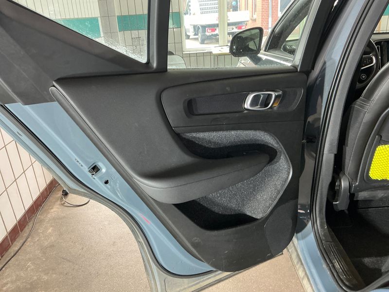 Volvo XC40 2.0 D3 Momentum Pro 2WD 2020 – снимка 36