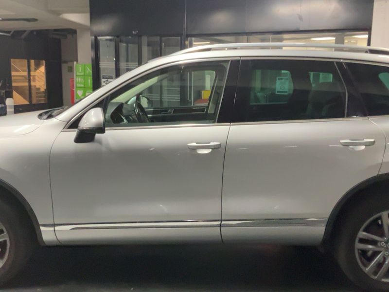 Volkswagen Touareg 4.2 V8 TDI Carat Edition 4Motion 2014 – снимка 4