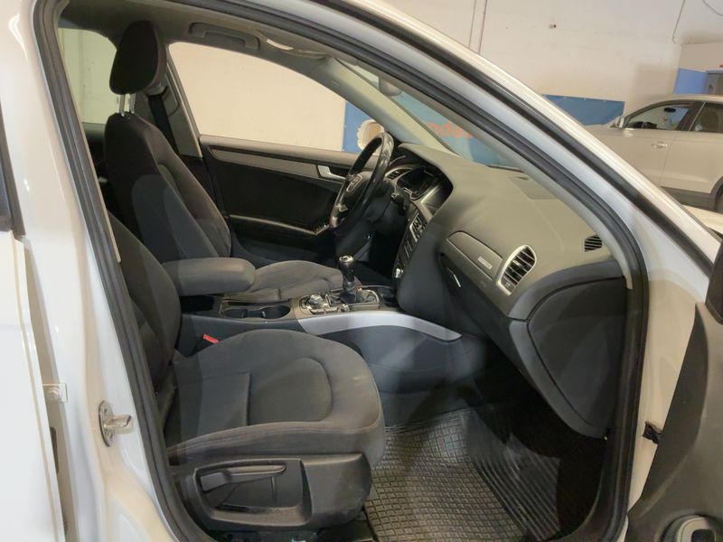 Audi A4 2.0 TDI quattro Ambiente 2014 – снимка 11
