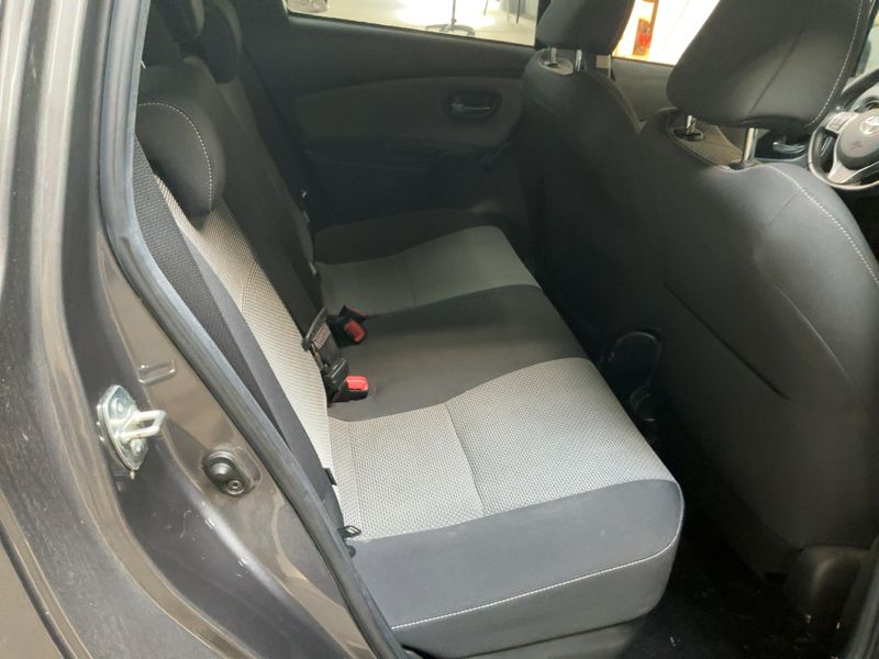 Toyota Yaris 1.5 Hybrid Attitude 2015 – снимка 19
