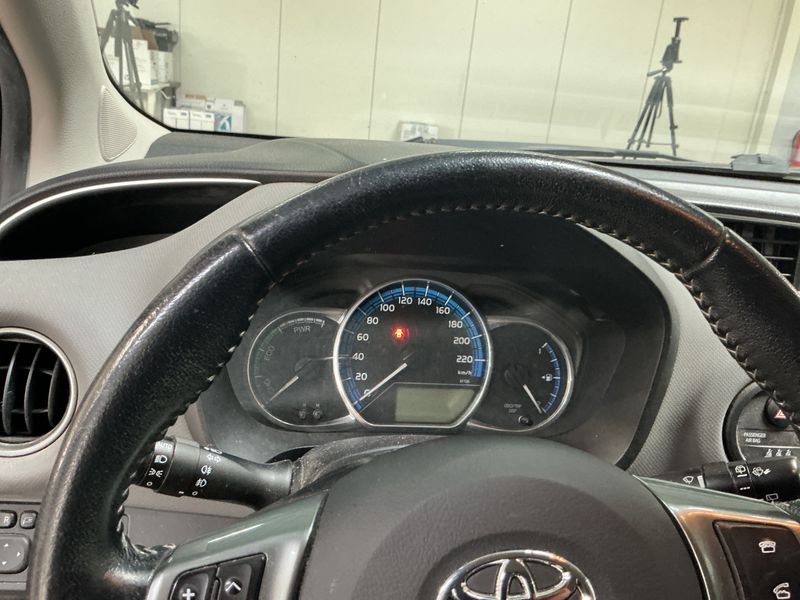 Toyota Yaris 1.5 Hybrid Attitude 2015 – снимка 29