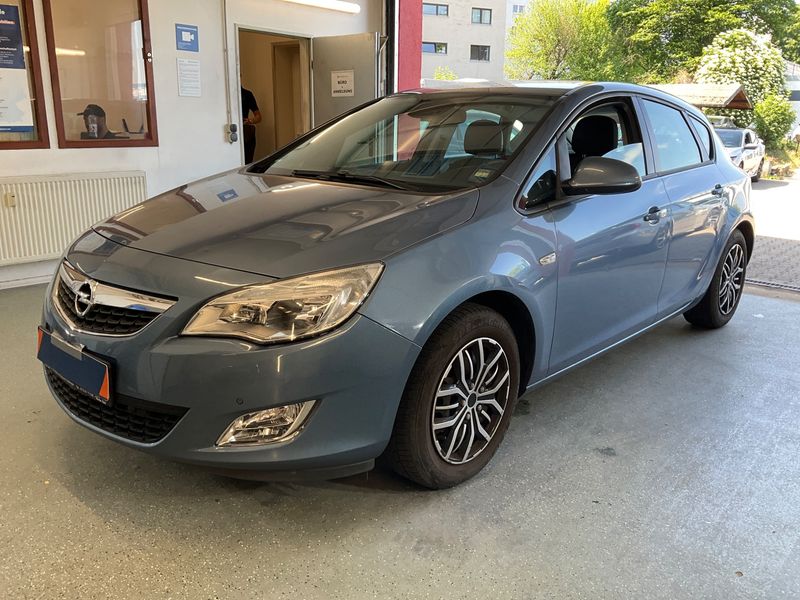 Opel Astra 1.4 Turbo Edition 2010 – снимка 1