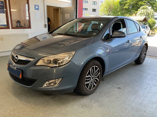 Opel Astra 1.4 Turbo Edition 2010 – снимка 1