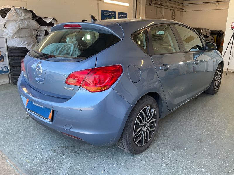 Opel Astra 1.4 Turbo Edition 2010 – снимка 2