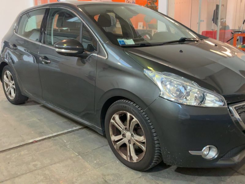 Peugeot 208 1.6 e-HDi Allure 2012 – снимка 12