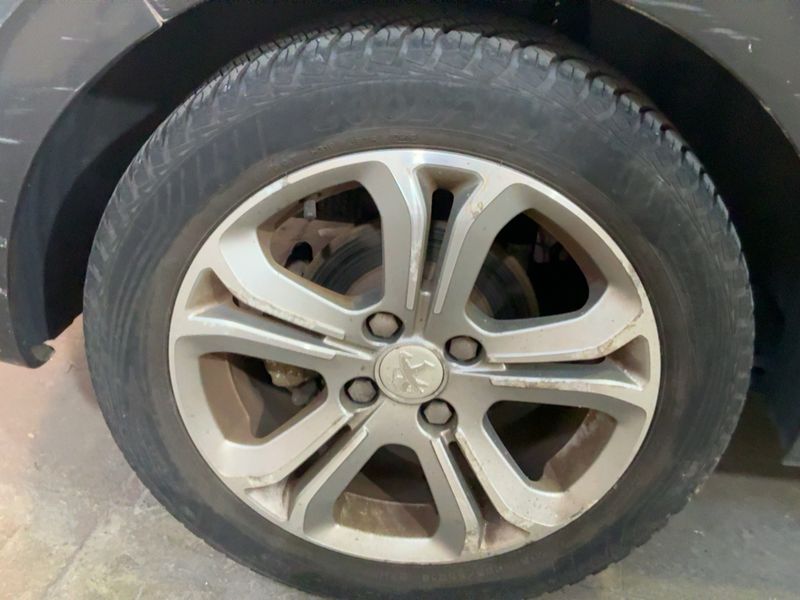 Peugeot 208 1.6 e-HDi Allure 2012 – снимка 9