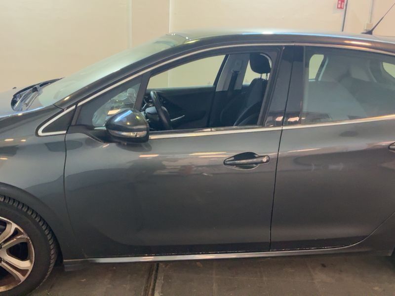 Peugeot 208 1.6 e-HDi Allure 2012 – снимка 4