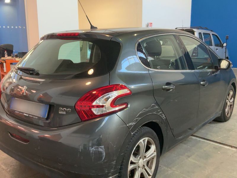 Peugeot 208 1.6 e-HDi Allure 2012 – снимка 8