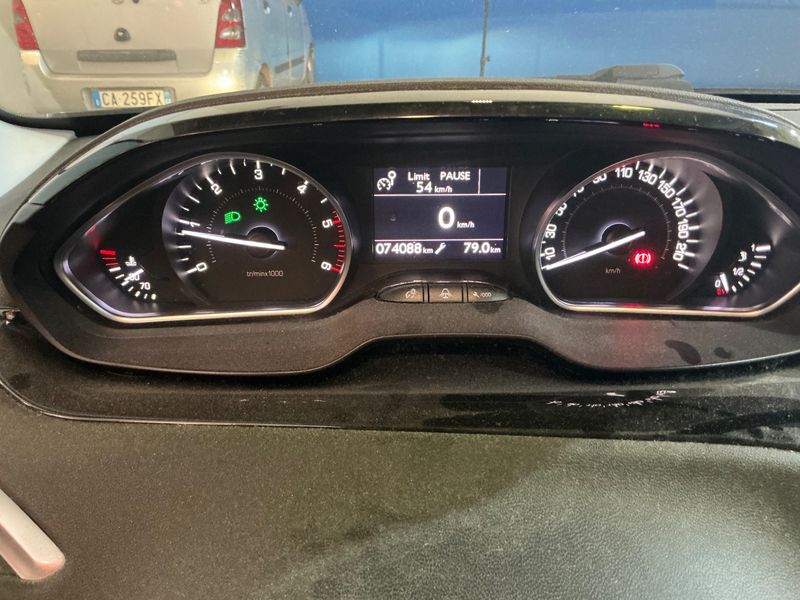 Peugeot 208 1.6 e-HDi Allure 2012 – снимка 18