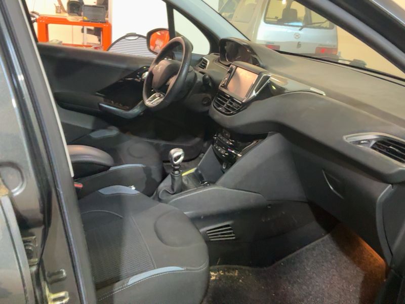 Peugeot 208 1.6 e-HDi Allure 2012 – снимка 16