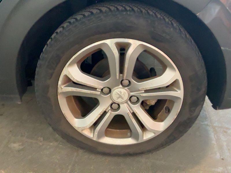 Peugeot 208 1.6 e-HDi Allure 2012 – снимка 5