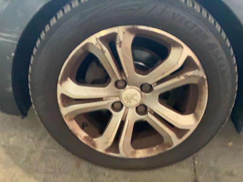 Peugeot 208 1.6 e-HDi Allure 2012 – снимка 3