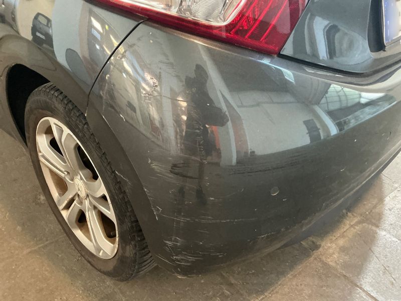 Peugeot 208 1.6 e-HDi Allure 2012 – снимка 26