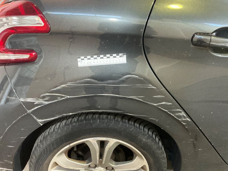Peugeot 208 1.6 e-HDi Allure 2012 – снимка 22
