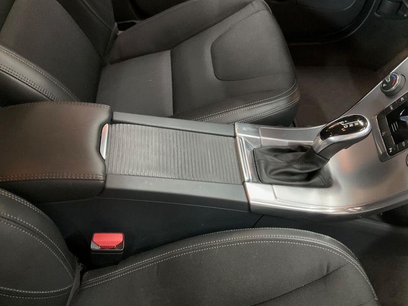 Volvo XC60 2.0 D4 Kinetic 2WD 2016 – снимка 27