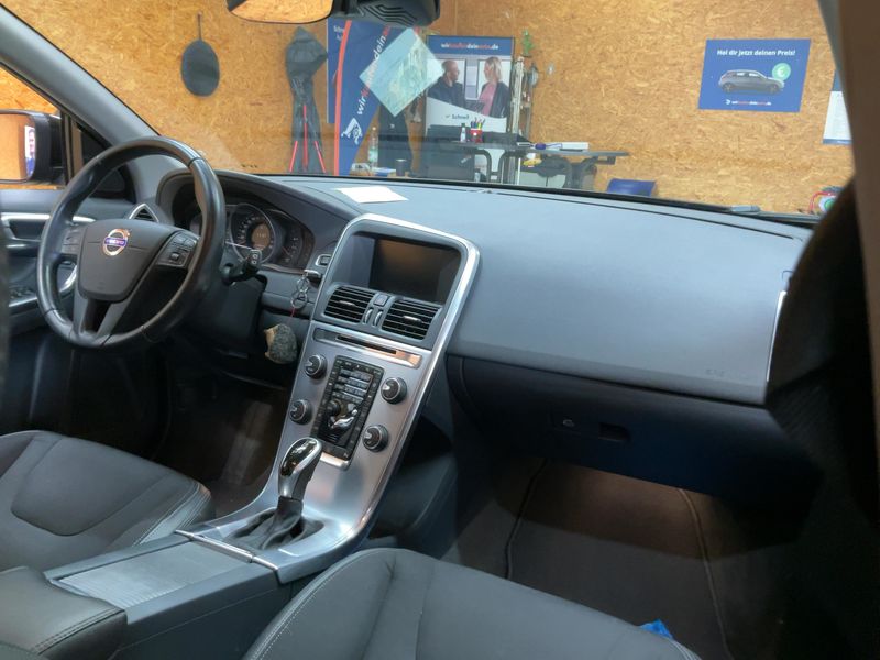 Volvo XC60 2.0 D4 Kinetic 2WD 2016 – снимка 17