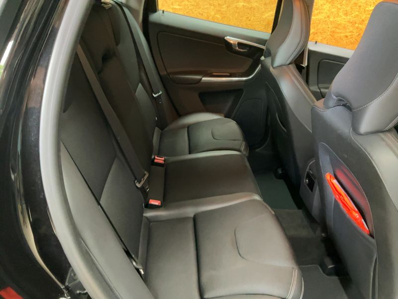 Volvo XC60 2.0 D4 Kinetic 2WD 2016 – снимка 19