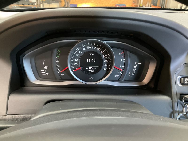 Volvo XC60 2.0 D4 Kinetic 2WD 2016 – снимка 18
