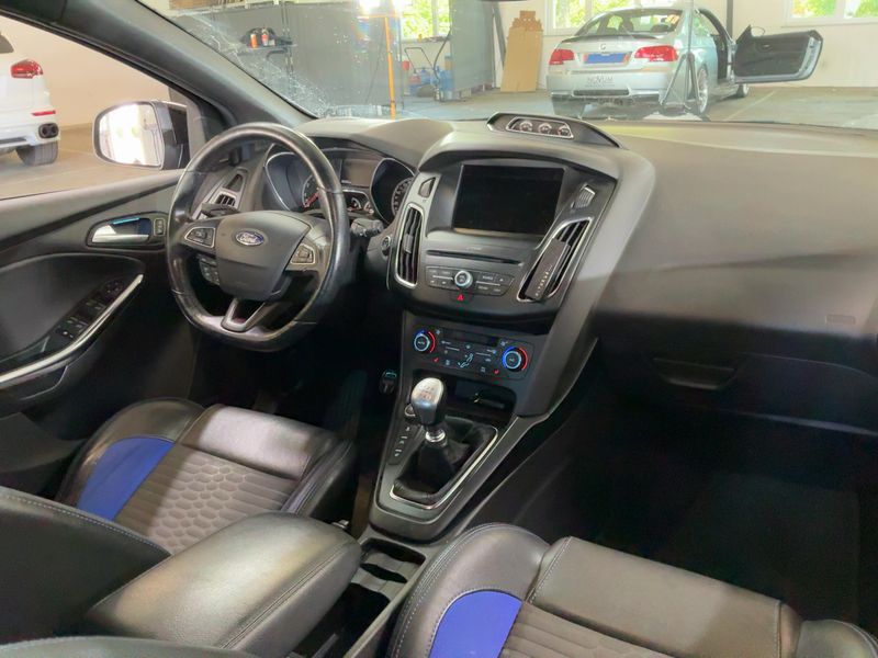 Ford Focus 2.0 EcoBoost ST 2018 – снимка 17