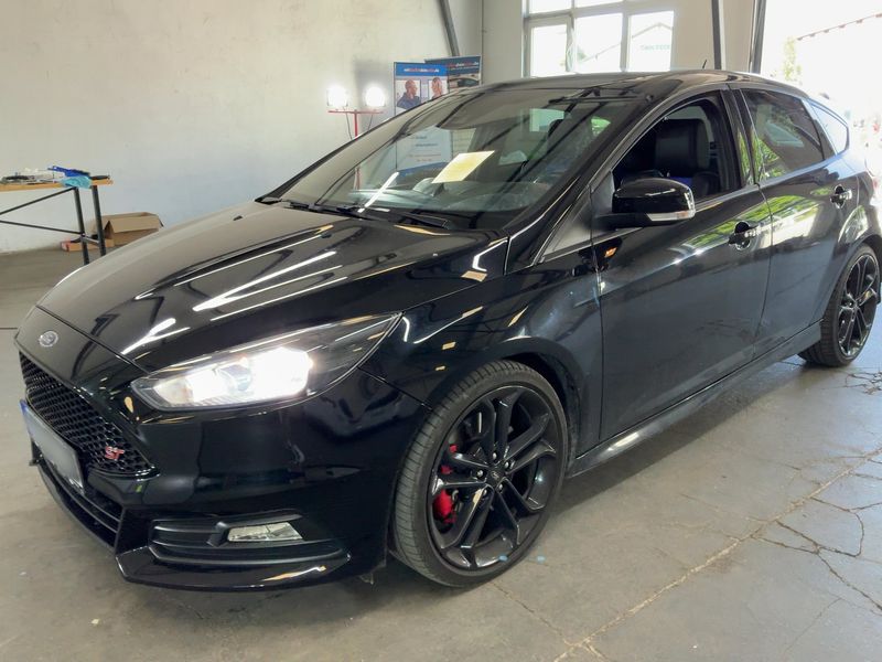 Ford Focus 2.0 EcoBoost ST 2018 – снимка 2