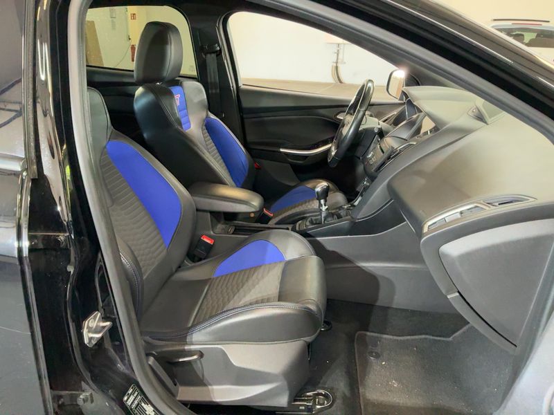 Ford Focus 2.0 EcoBoost ST 2018 – снимка 16