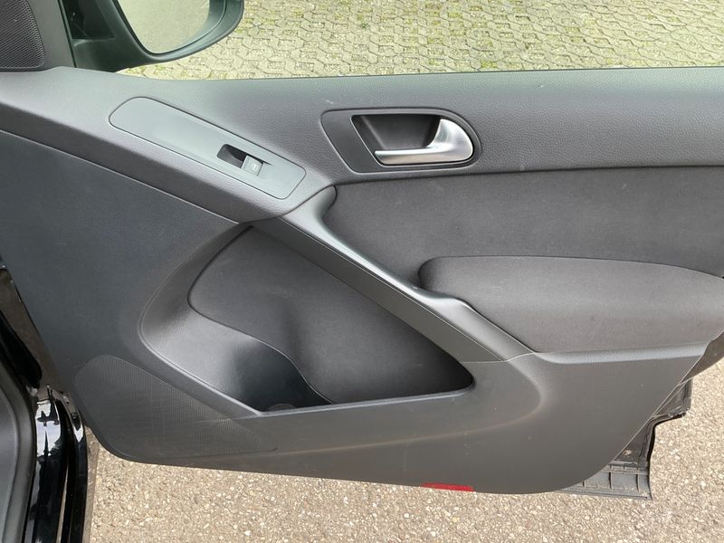 Volkswagen Tiguan 2.0 TDI Track & Field 4Motion 2011 – снимка 32