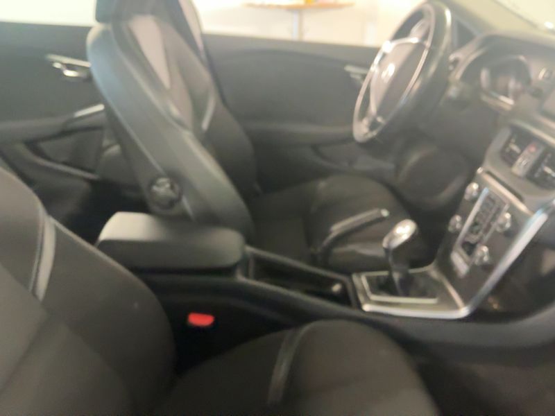 Volvo V40 1.6 D2 Momentum 2013 – снимка 16