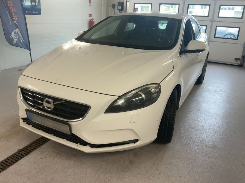 Volvo V40 1.6 D2 Momentum 2013 – снимка 1