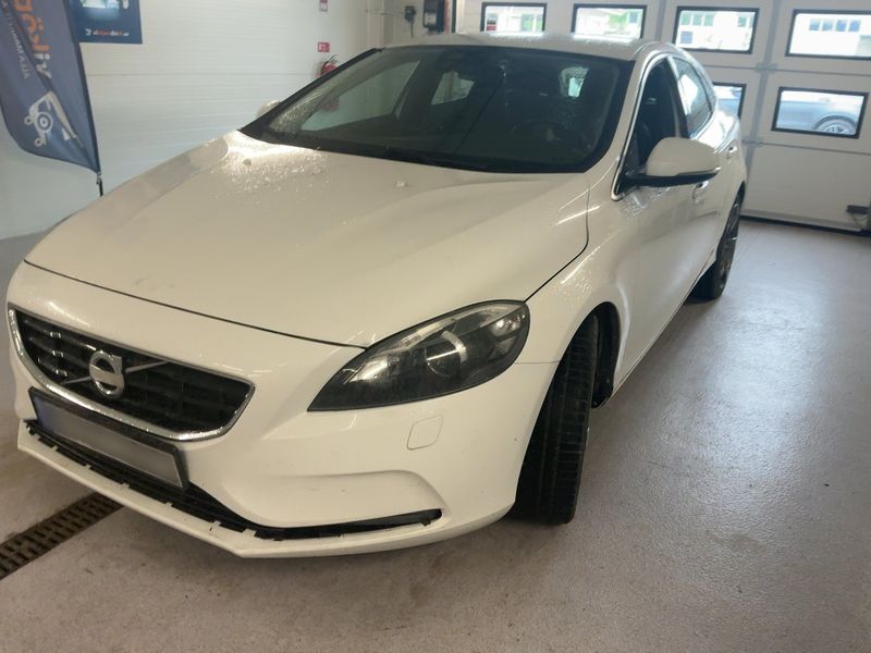 Volvo V40 1.6 D2 Momentum 2013 – снимка 2