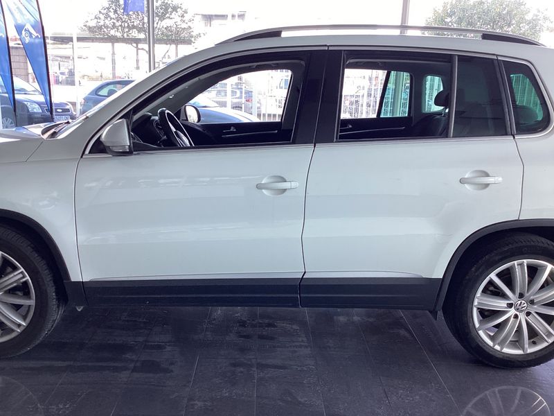 Volkswagen Tiguan 2.0 TDI T1 Sport BlueMotion Tech 2016 – снимка 4