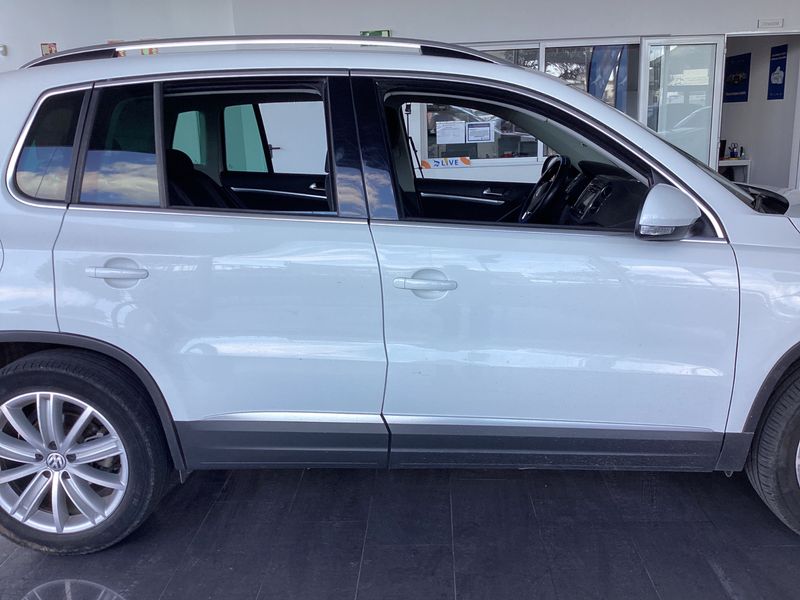 Volkswagen Tiguan 2.0 TDI T1 Sport BlueMotion Tech 2016 – снимка 10