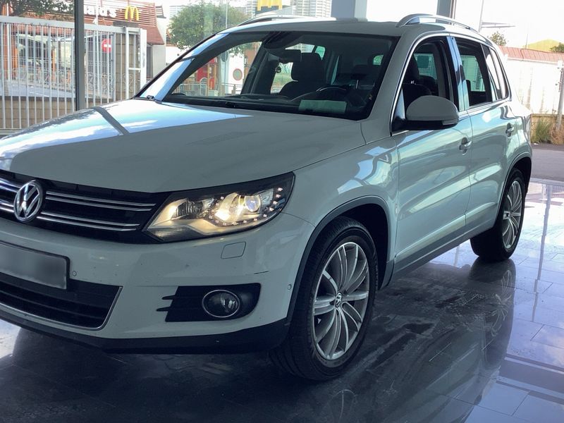 Volkswagen Tiguan 2.0 TDI T1 Sport BlueMotion Tech 2016 – снимка 2