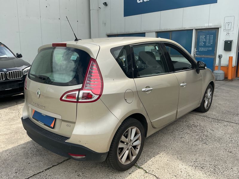 Renault Scenic 2.0 dCi Exception 2011 – снимка 2
