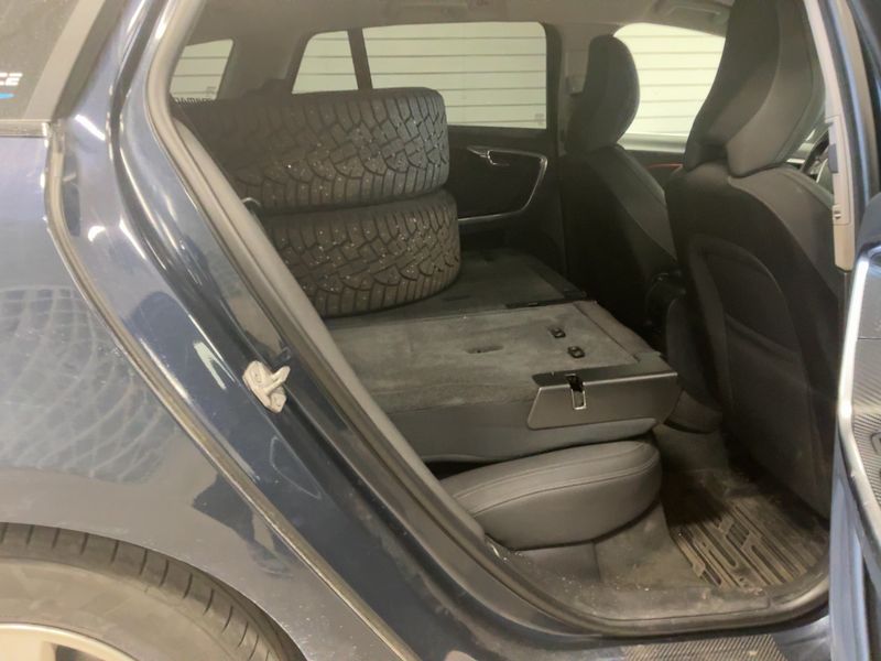 Volvo V60 2.0 D4 Momentum 2014 – снимка 20