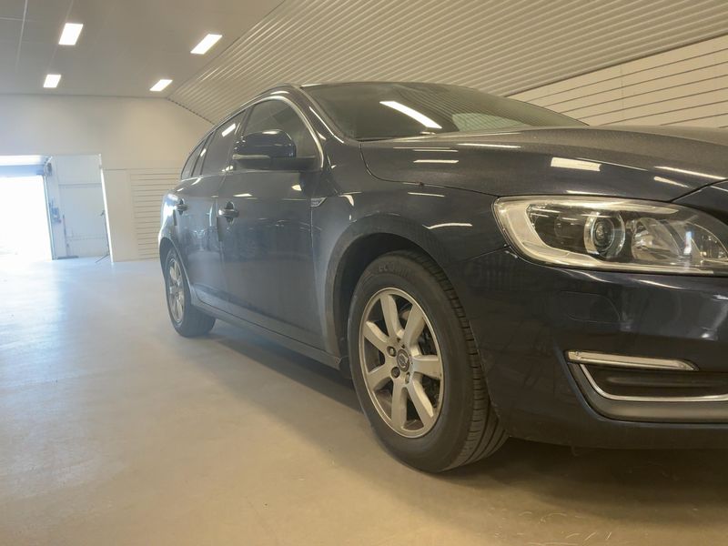 Volvo V60 2.0 D4 Momentum 2014 – снимка 12