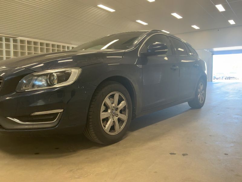 Volvo V60 2.0 D4 Momentum 2014 – снимка 2