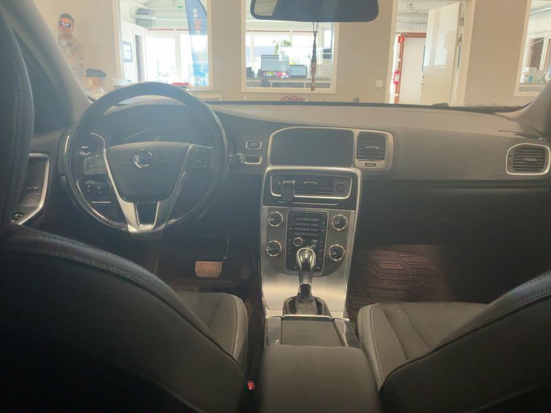 Volvo V60 2.0 D4 Momentum 2014 – снимка 18