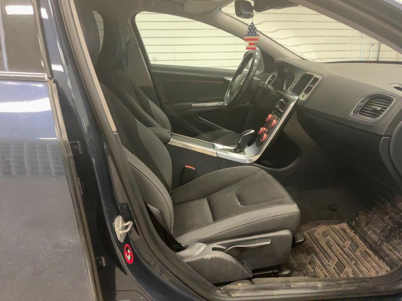 Volvo V60 2.0 D4 Momentum 2014 – снимка 17