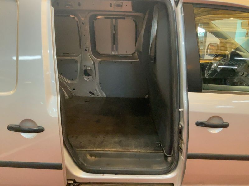 Volkswagen Caddy 1.6 TDI Maxi Kasten 2011 – снимка 19