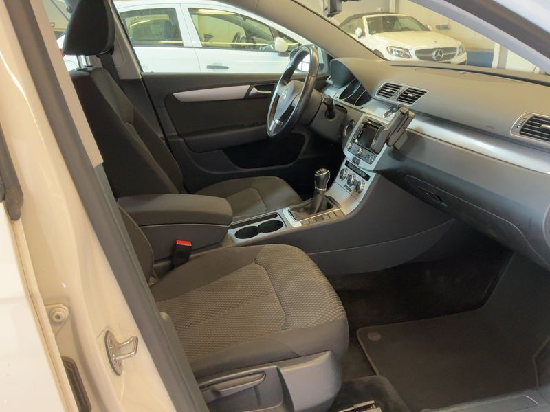 Volkswagen Passat 1.4 TSI Trendline BlueMotion Tech 2014 – снимка 17