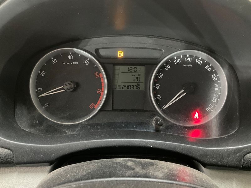 Skoda Fabia 1.6 Ambiente 2007 – снимка 4