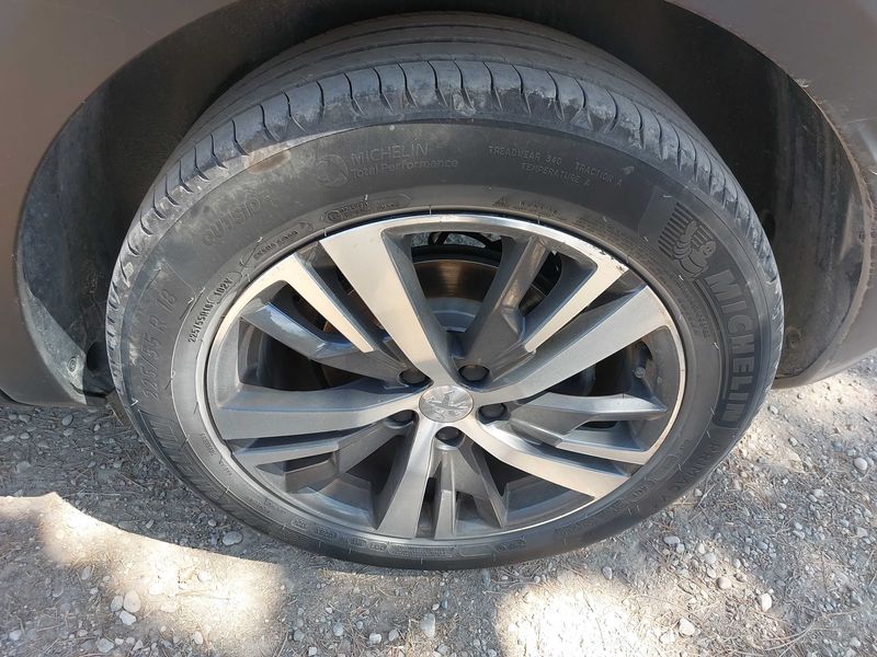 Peugeot 3008 1.5 Blue-HDi Allure Pack 2023 – снимка 39