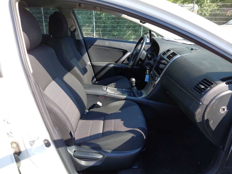 Toyota Avensis 2.0 D-4D Edition 2014 – снимка 10