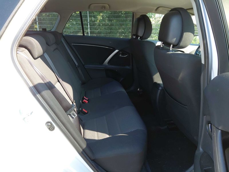 Toyota Avensis 2.0 D-4D Edition 2014 – снимка 13