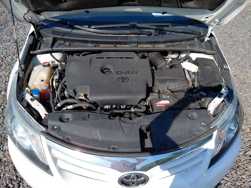 Toyota Avensis 2.0 D-4D Edition 2014 – снимка 8