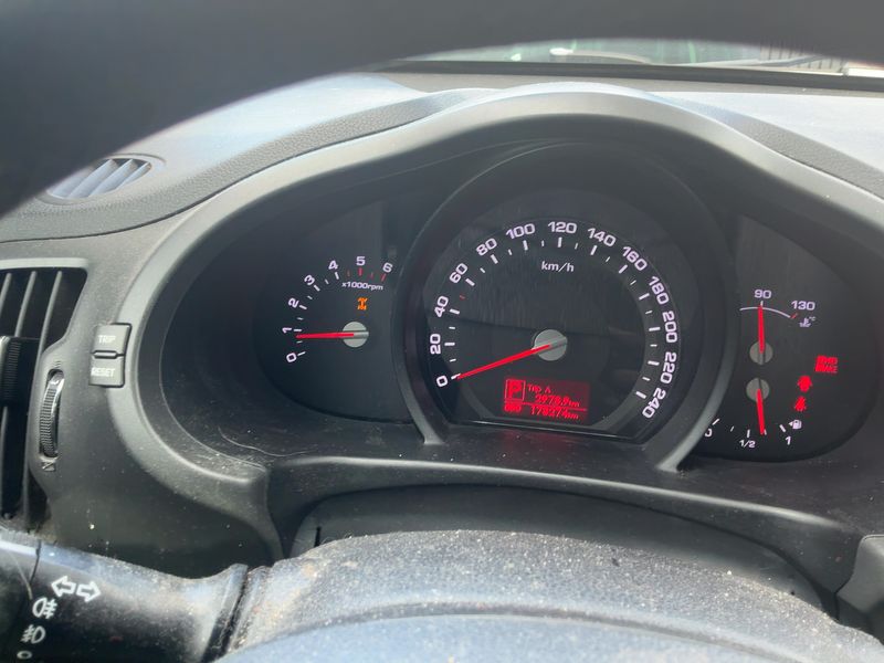Kia Sportage 2.0 CRDi Spirit 4WD 2012 – снимка 18