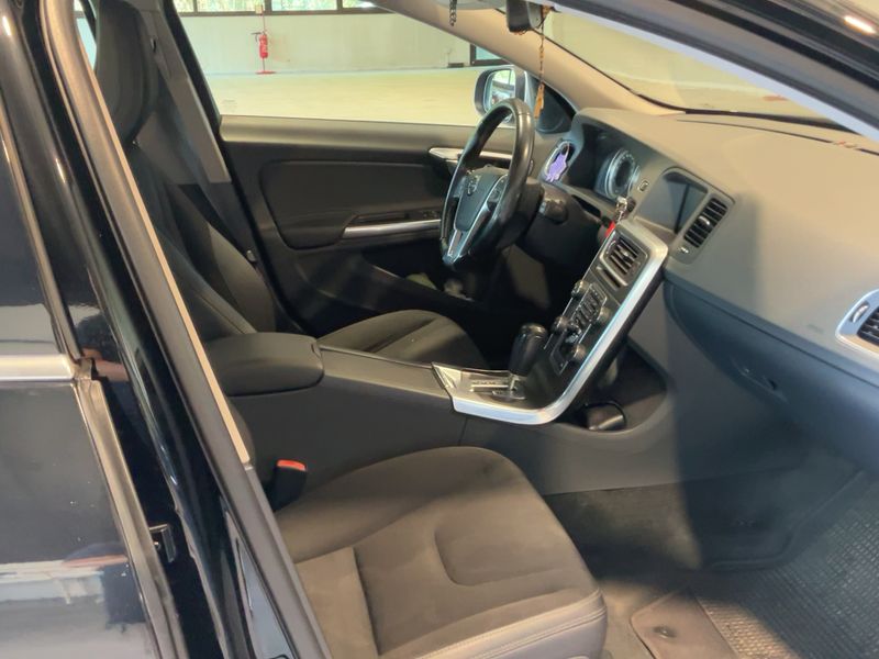 Volvo V60 2.0 D4 Momentum 2013 – снимка 16