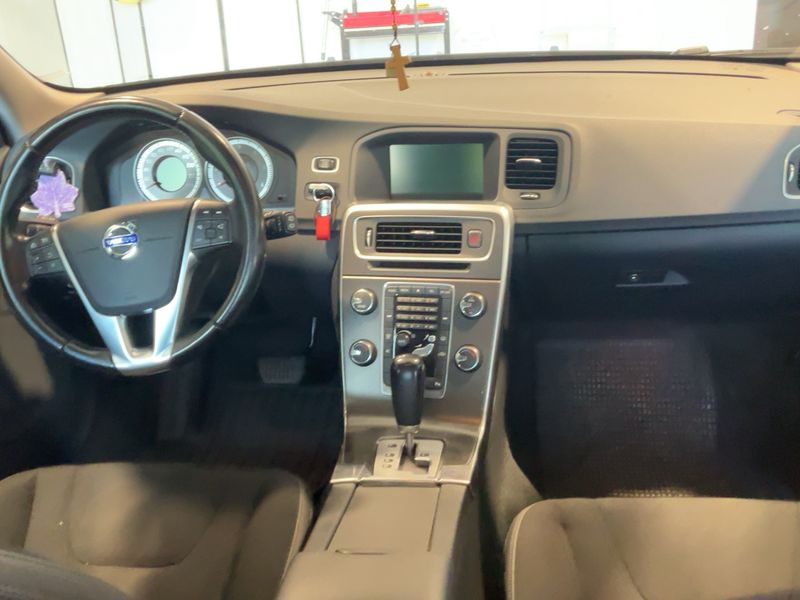 Volvo V60 2.0 D4 Momentum 2013 – снимка 17