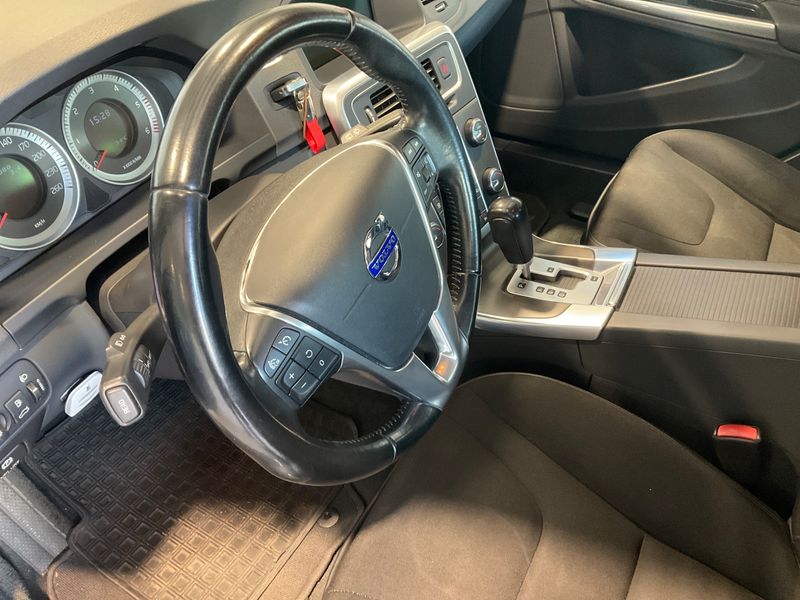 Volvo V60 2.0 D4 Momentum 2013 – снимка 26