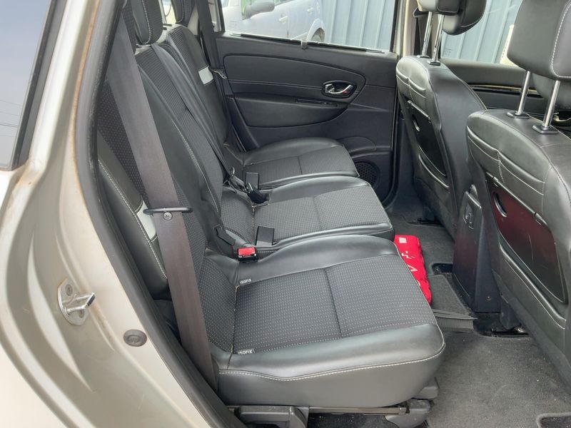 Renault Grand Scenic 1.6 dCi Dynamique 2012 – снимка 19